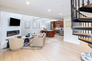 Lúxusloftíbúð - 2 svefnherbergi - arinn | Stofa | Flatskjársjónvarp, arinn