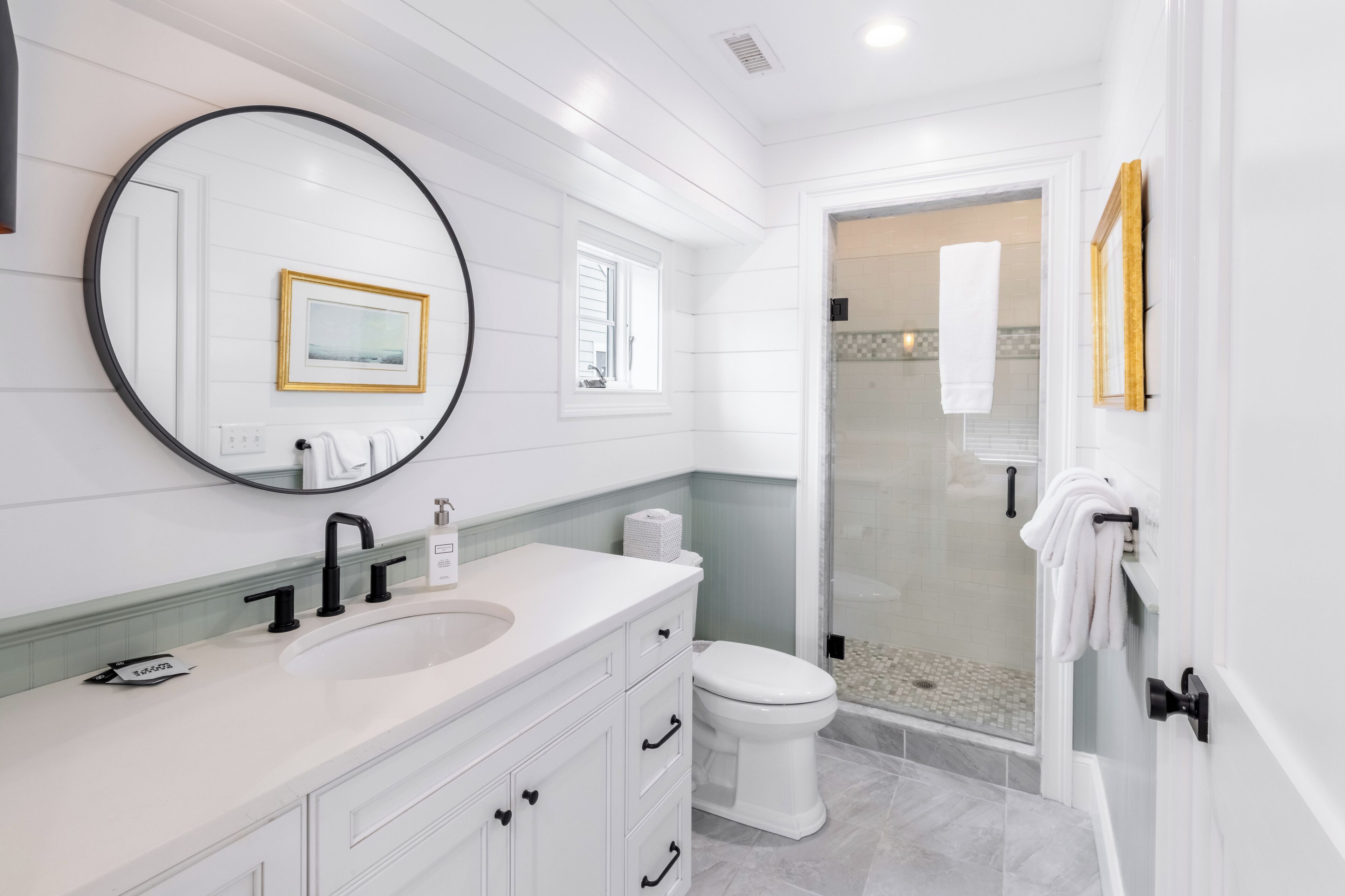 Luxury-Loft, 2 Schlafzimmer, Kamin | Badezimmer | Dusche, kostenlose Toilettenartikel, Haartrockner, Handtücher