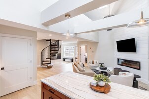 Lúxusloftíbúð - 2 svefnherbergi - arinn | Stofa | Flatskjársjónvarp, arinn