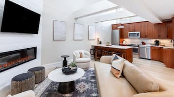 2 bedrooms, premium bedding, down duvets, individually decorated