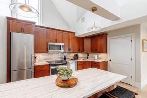 Lúxusloftíbúð - 2 svefnherbergi - arinn | Stofa | Flatskjársjónvarp, arinn