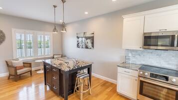 Premier Suite, 2 Bedrooms, Kitchen (No Pets) | Private kitchen | Microwave, coffee/tea maker, cookware/dishes/utensils, paper towels