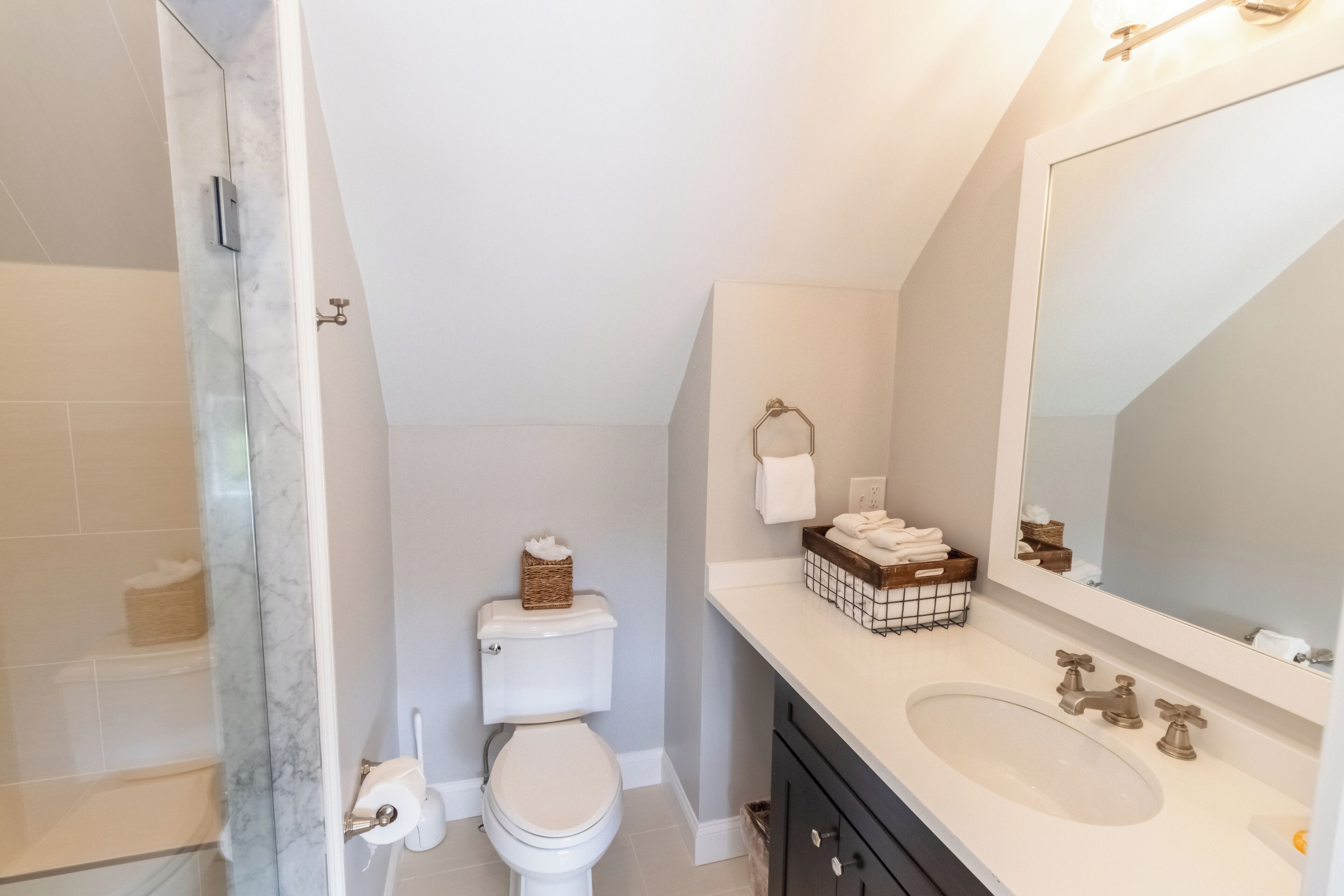 premier suite, 2 bedrooms, kitchen (no pets) | bathroom | shower, free toiletries, hair dryer, towels