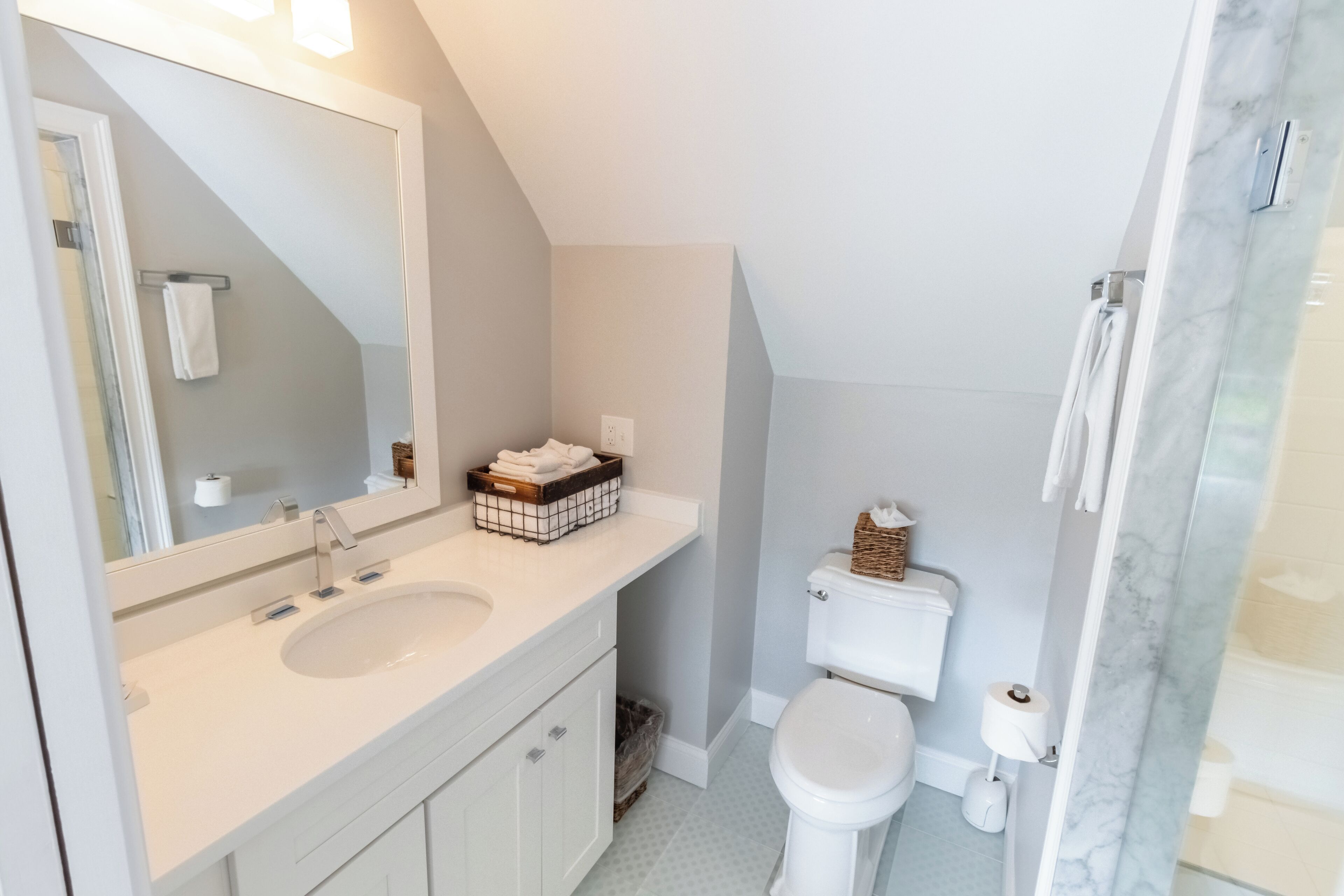 premier suite, 2 bedrooms, kitchen (no pets) | bathroom | shower, free toiletries, hair dryer, towels