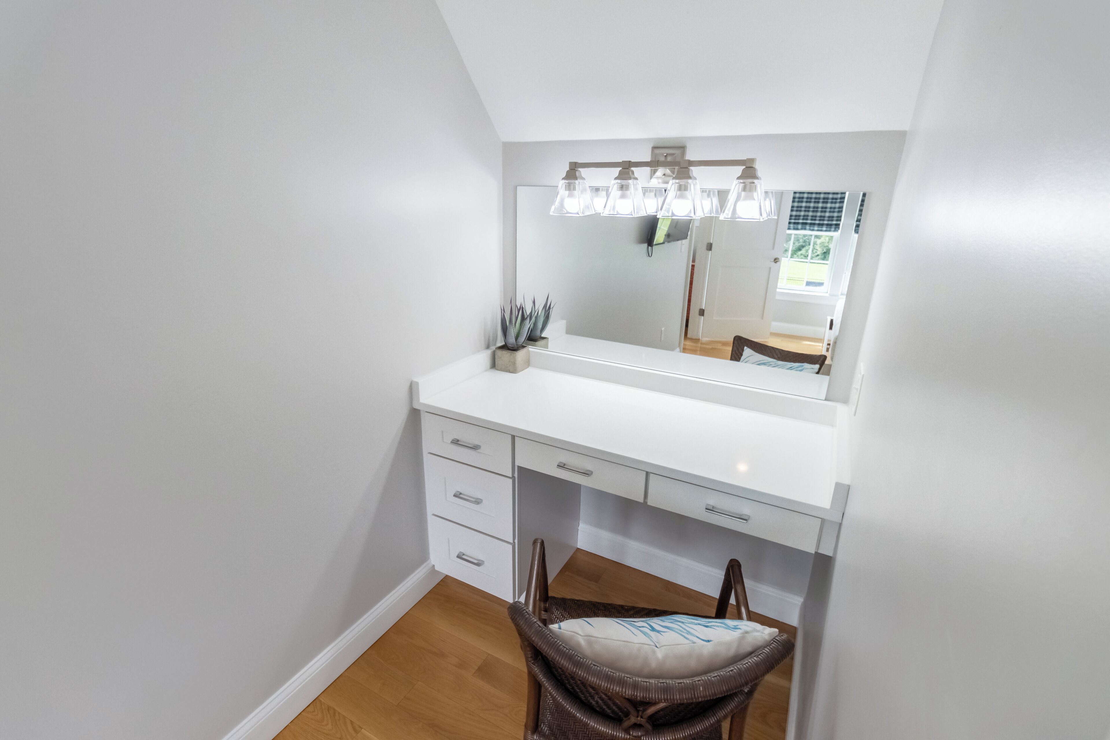 premier suite, 2 bedrooms, kitchen (no pets) | iron/ironing board, free wifi, bed sheets