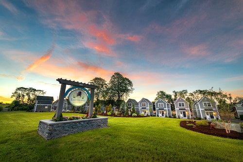 The East Island Reserve Hotel