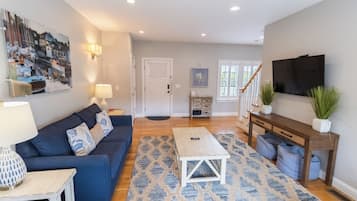 Premier Suite, 2 Bedrooms, Kitchen (No Pets) | Living area