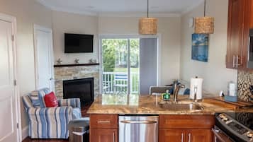 Suite, 2 Bedrooms, Fireplace (No Pets) | Private kitchen | Microwave, coffee/tea maker, cookware/dishes/utensils, paper towels