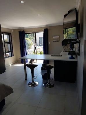 Luxury Double or Twin Room, 1 Bedroom | Private kitchen | Fridge, microwave, coffee/tea maker, electric kettle - Seagulls Guest House (Langebaan)