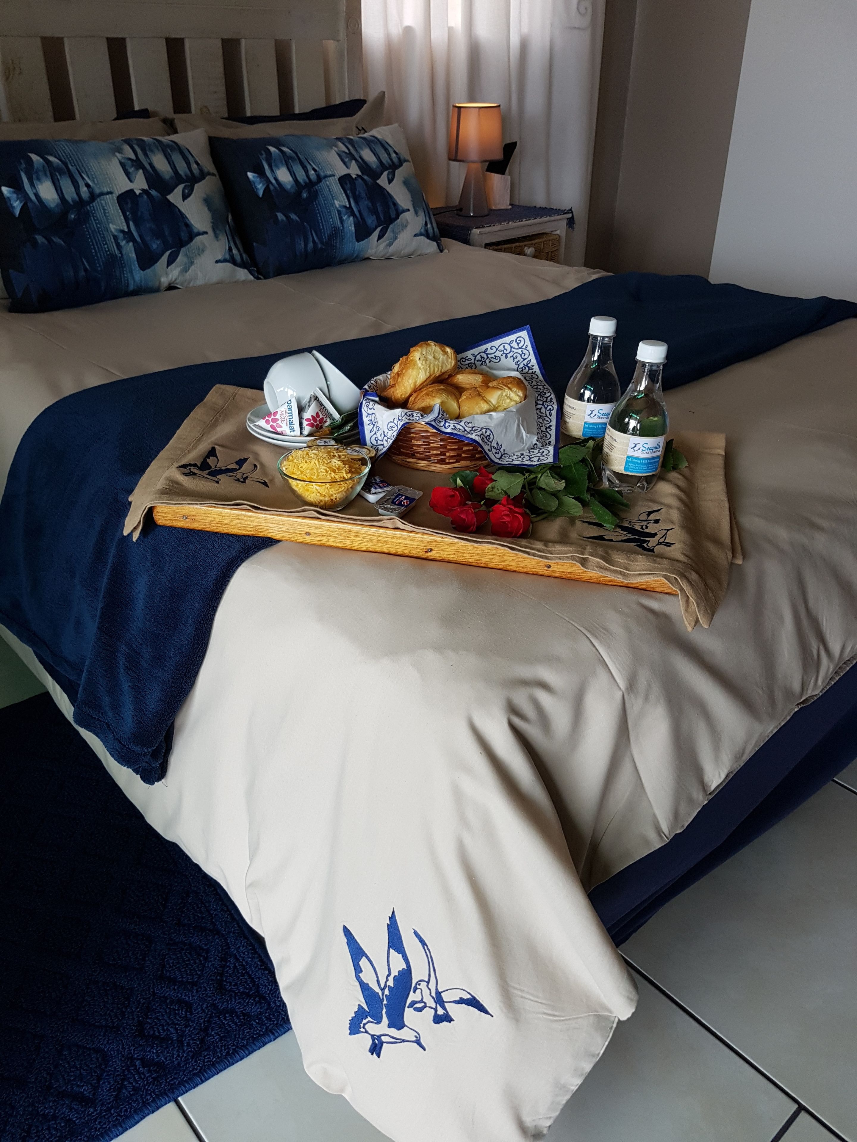 Kahden hengen deluxe-huone, 1 makuuhuone | Ylelliset vuodevaatteet, tallelokero huoneessa, työpöytä