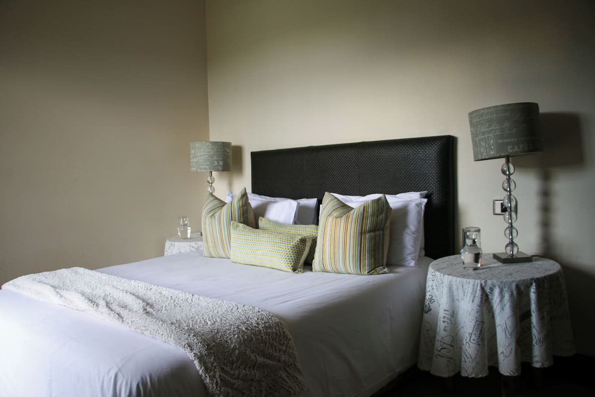 Luxe kamer, 1 slaapkamer | 1 slaapkamer, een kluis op de kamer, individueel gedecoreerd