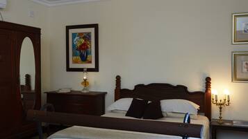 Premium bedding, desk, iron/ironing board, free cots/infant beds