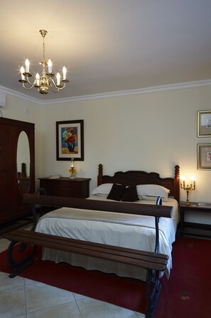 Premium bedding, desk, iron/ironing board, free cots/infant beds