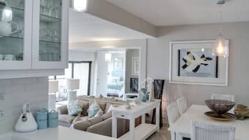 Familie appartement, 3 slaapkamers | Woonruimte | Flatscreentelevisie