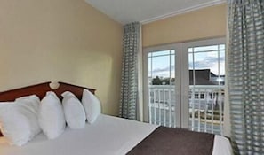 In-room safe, desk, blackout curtains, iron/ironing board - Gold Leaf Hotel of Dewey - Rehoboth Beach (Dewey Beach)