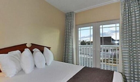 In-room safe, desk, blackout curtains, iron/ironing board - Gold Leaf Hotel of Dewey - Rehoboth Beach (Dewey Beach)