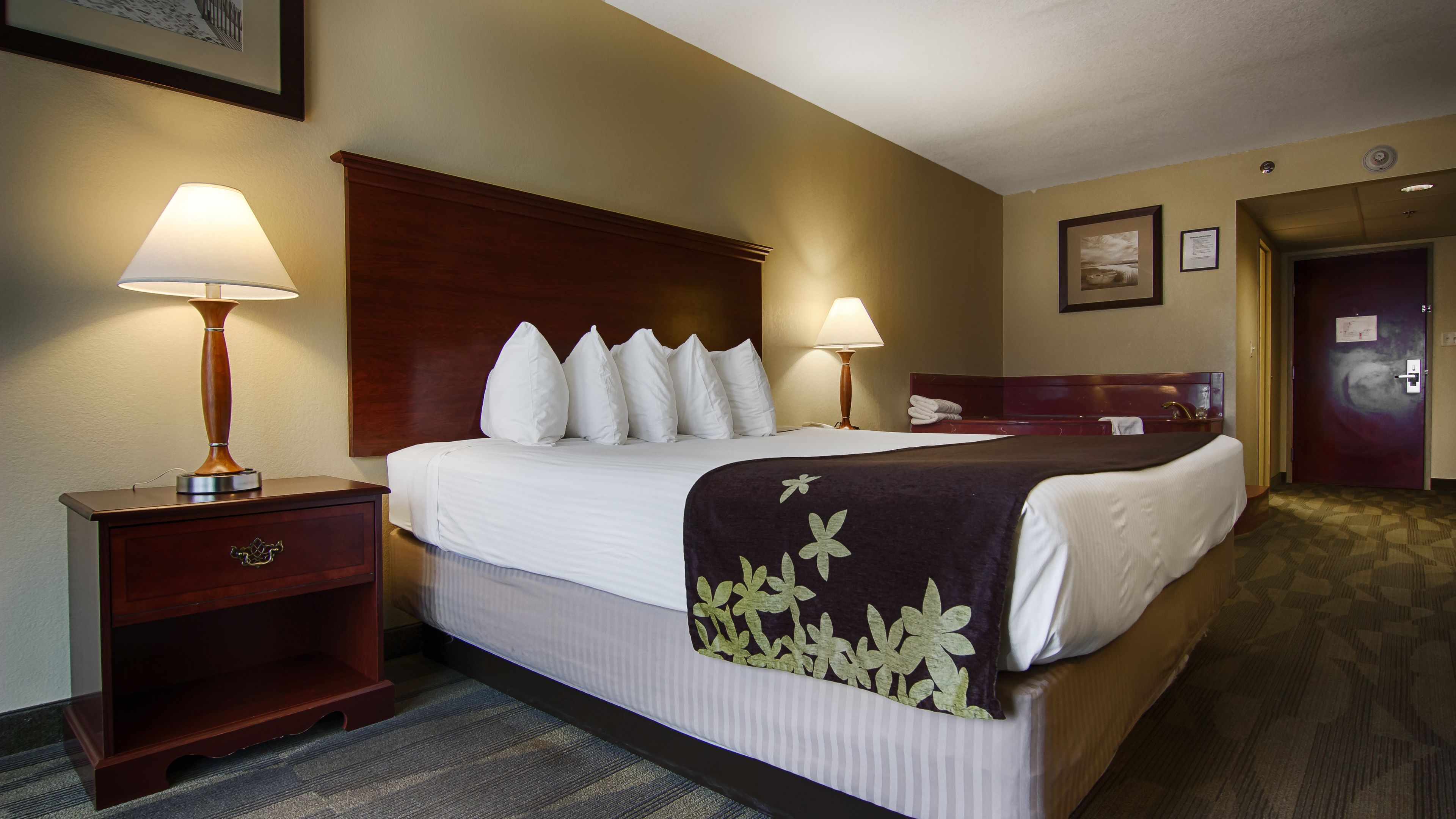 standard room, 1 king bed, jetted tub | jetted bathtub