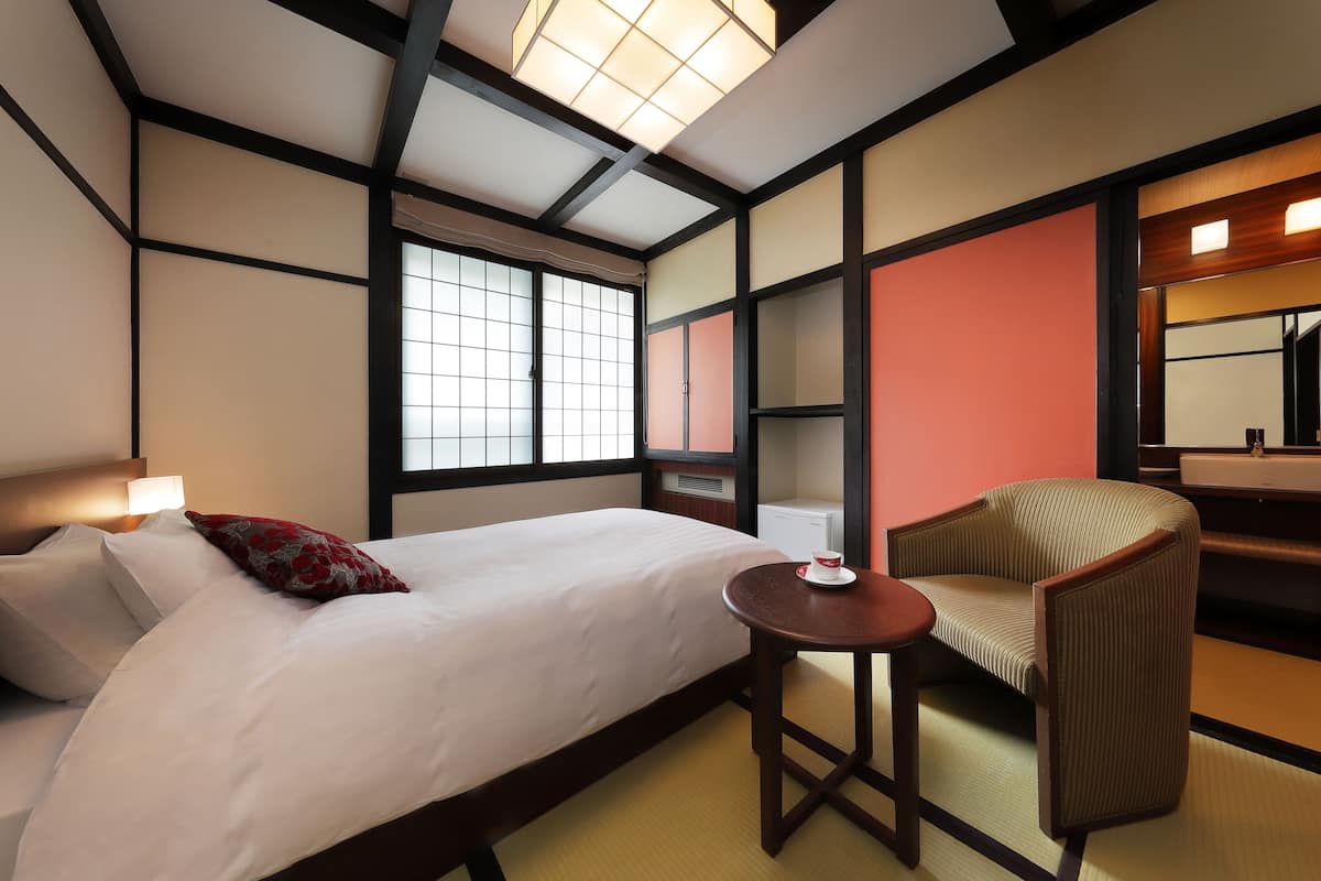 Basic Room, 1 Large Twin Bed (No Bathroom) | In-room safe, desk, laptop workspace, free WiFi