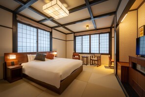 Traditionele kamer, niet-roken (Retro Japanese Double, No Bathroom) | Een kluis op de kamer, een bureau, een laptopwerkplek, gratis wifi