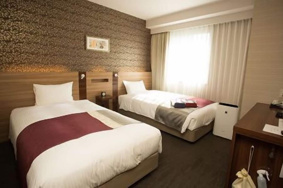 Escrivaninha, espaço de trabalho para notebook, cortinas blackout