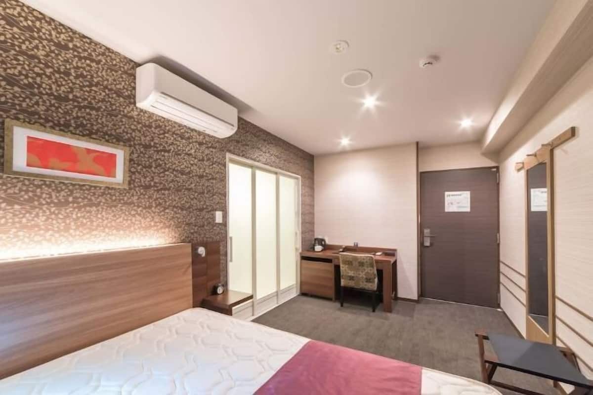 Escrivaninha, espaço de trabalho para notebook, cortinas blackout