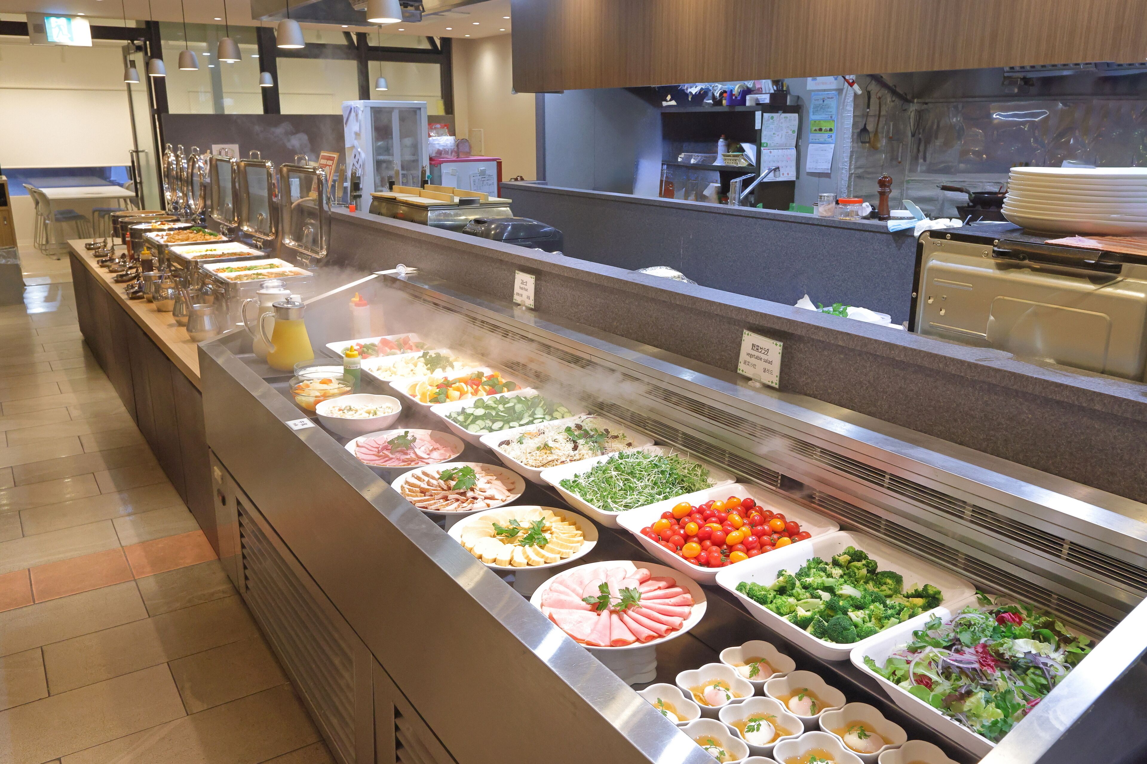 daily buffet breakfast (jpy 1500 per person)