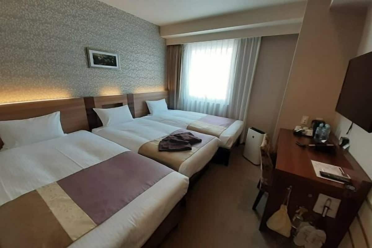 Escrivaninha, espaço de trabalho para notebook, cortinas blackout