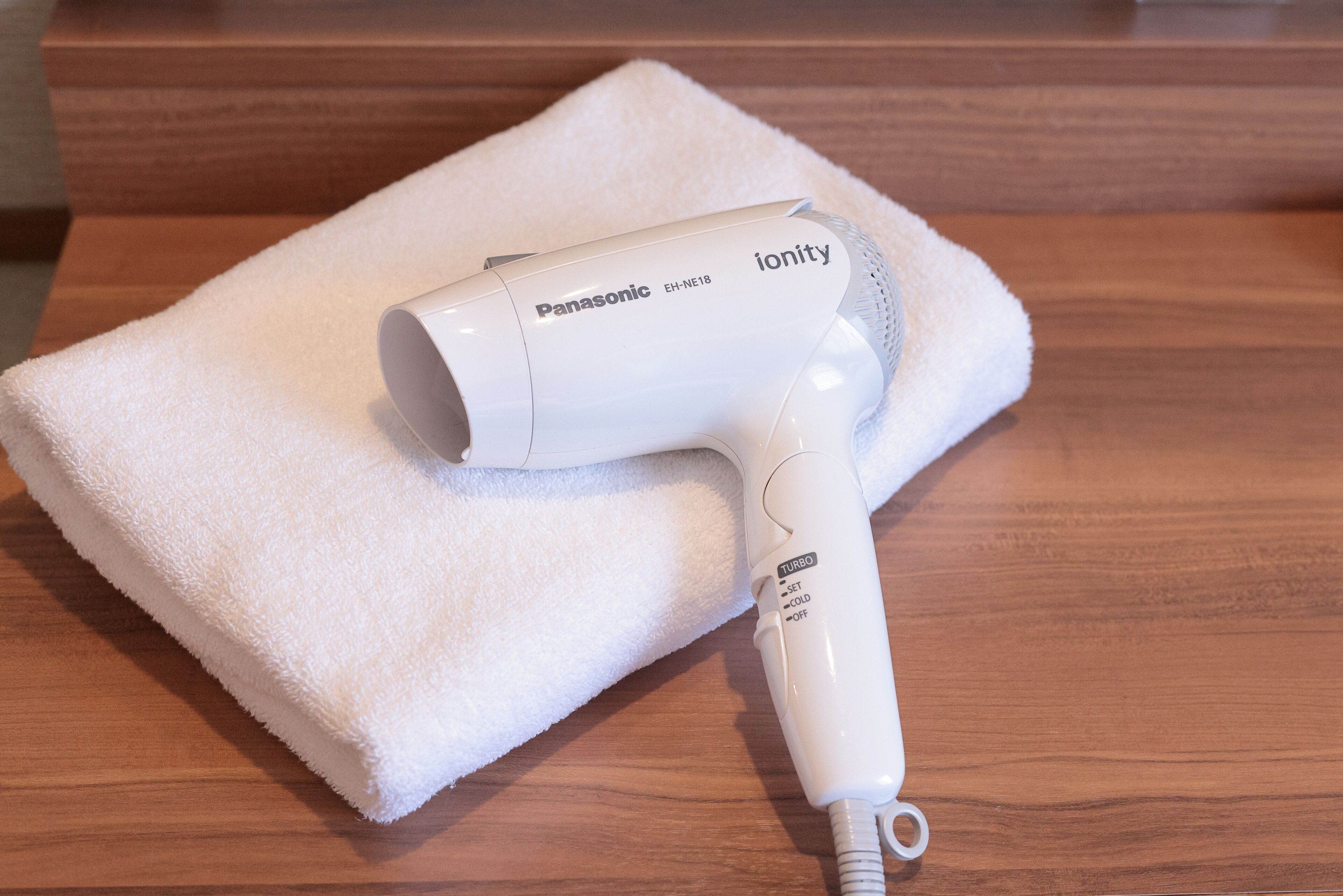 combined shower/bathtub, free toiletries, bathrobes, slippers