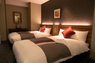 Twin Room | Pillowtop beds, desk, laptop workspace, blackout drapes