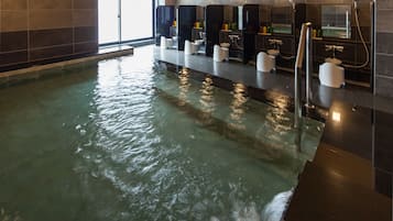 Indoor spa tub