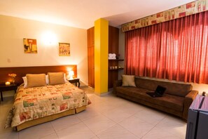 Quarto casal básico de uso individual, vários quartos, para não fumantes, na torre | Ferros/tábuas de passar roupa, camas extras/dobráveis (sobretaxa)