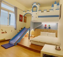 Down duvets, desk, soundproofing, free WiFi