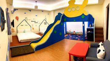 Comfort Quadruple Room, 2 Queen Beds | 1 bedroom, down comforters, individually decorated
