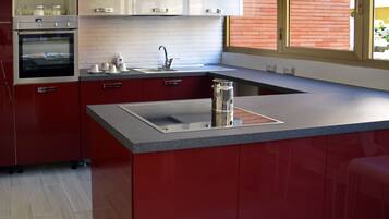 Daily cooked-to-order breakfast (EUR 5 per person)