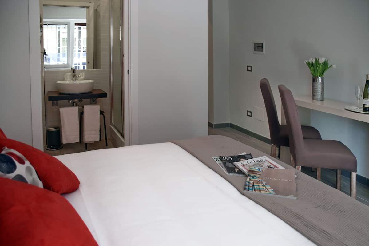 Premium bedding, minibar, in-room safe, desk