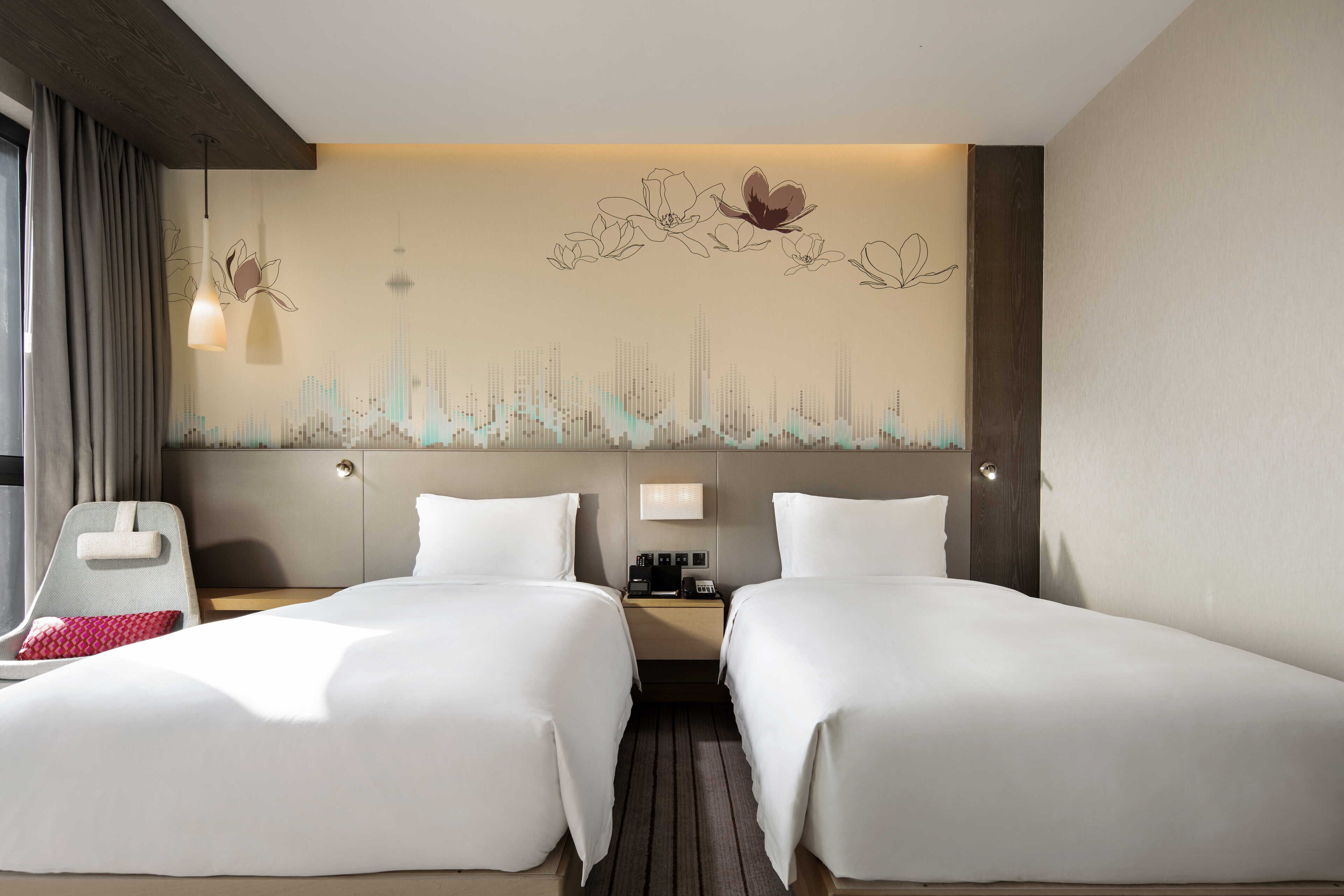 twin guest room high floor | premium bedding, minibar, in-room safe, desk