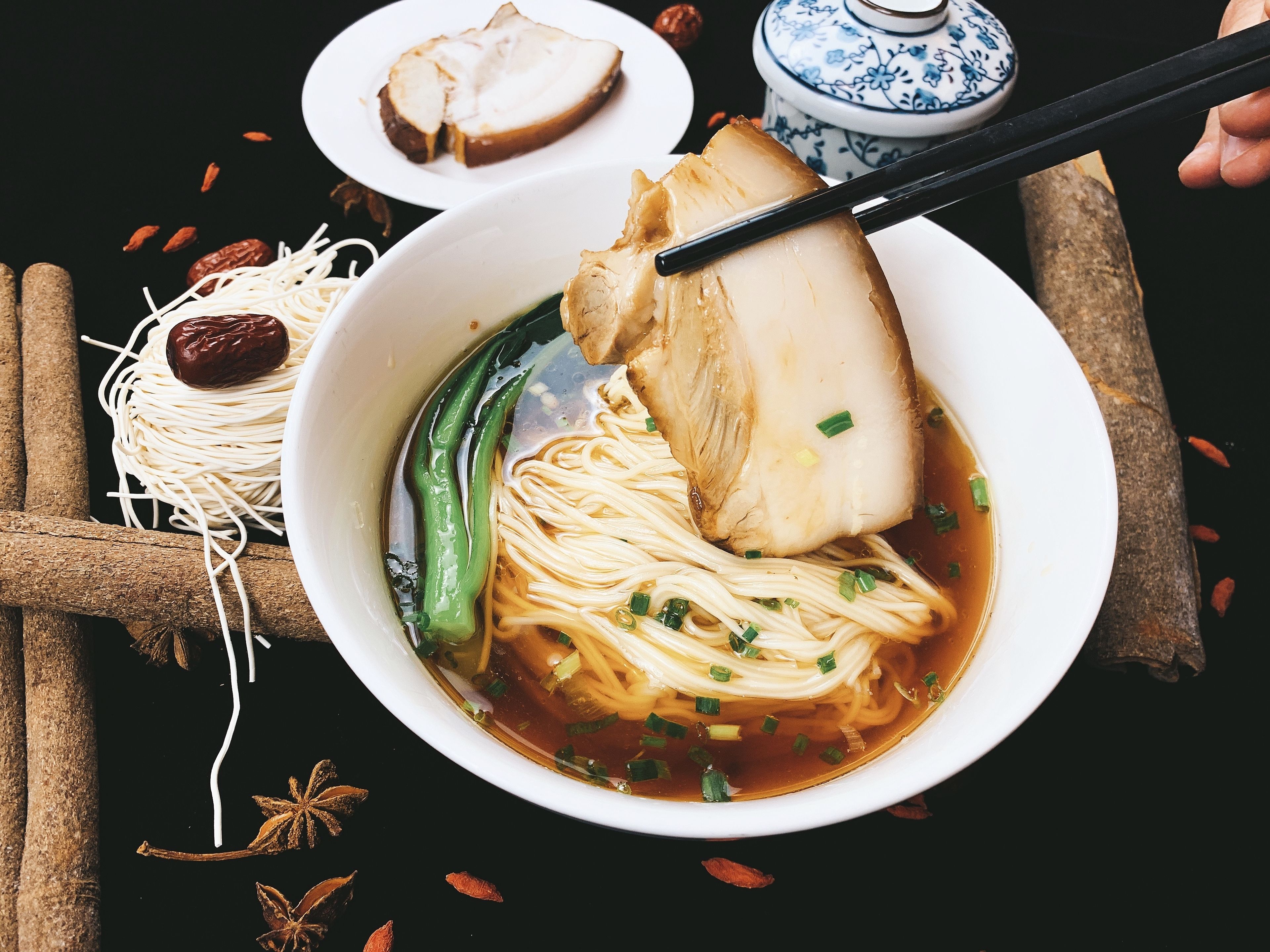 2 restaurants, breakfast served