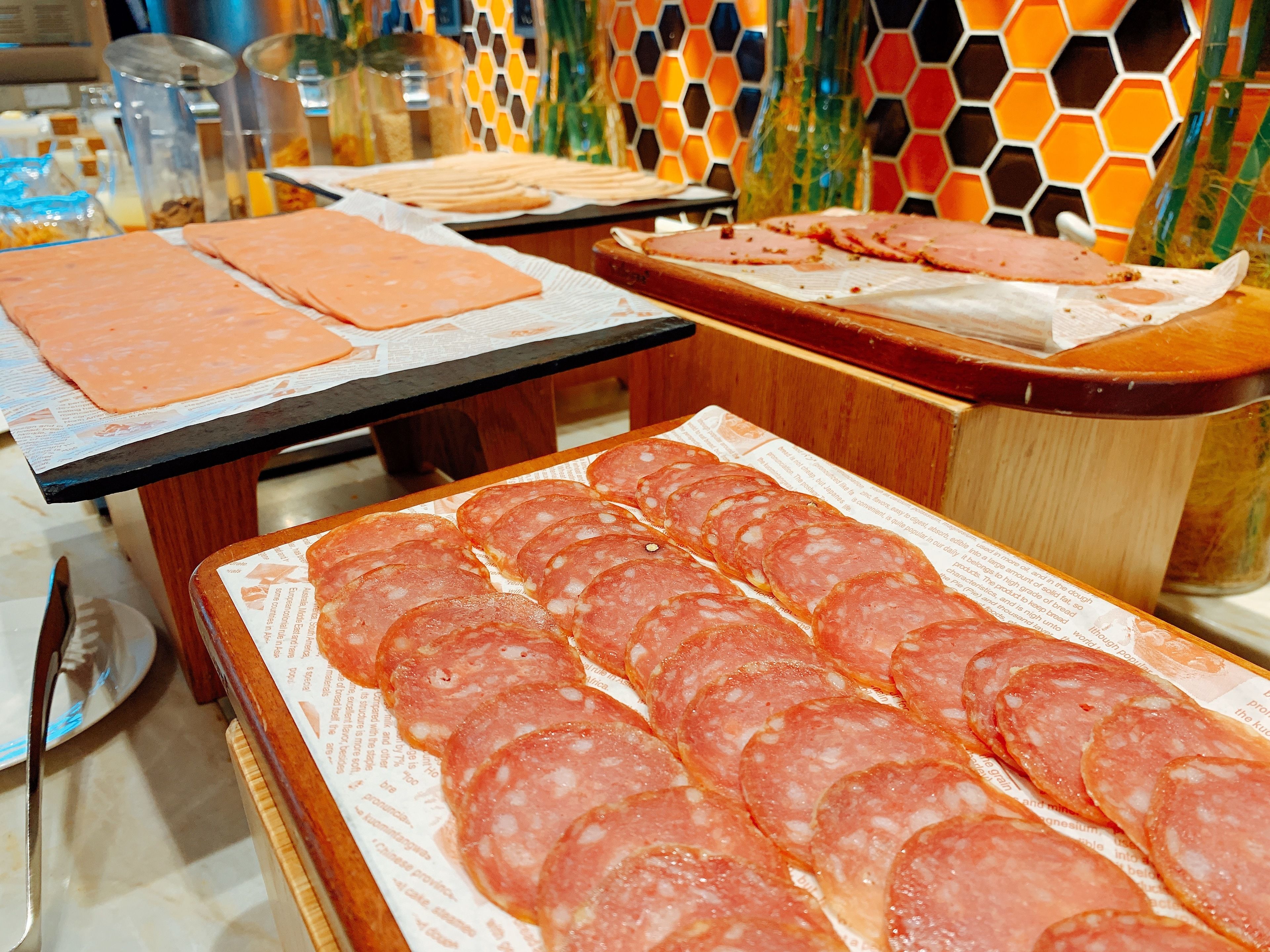 daily buffet breakfast (cny 118 per person)
