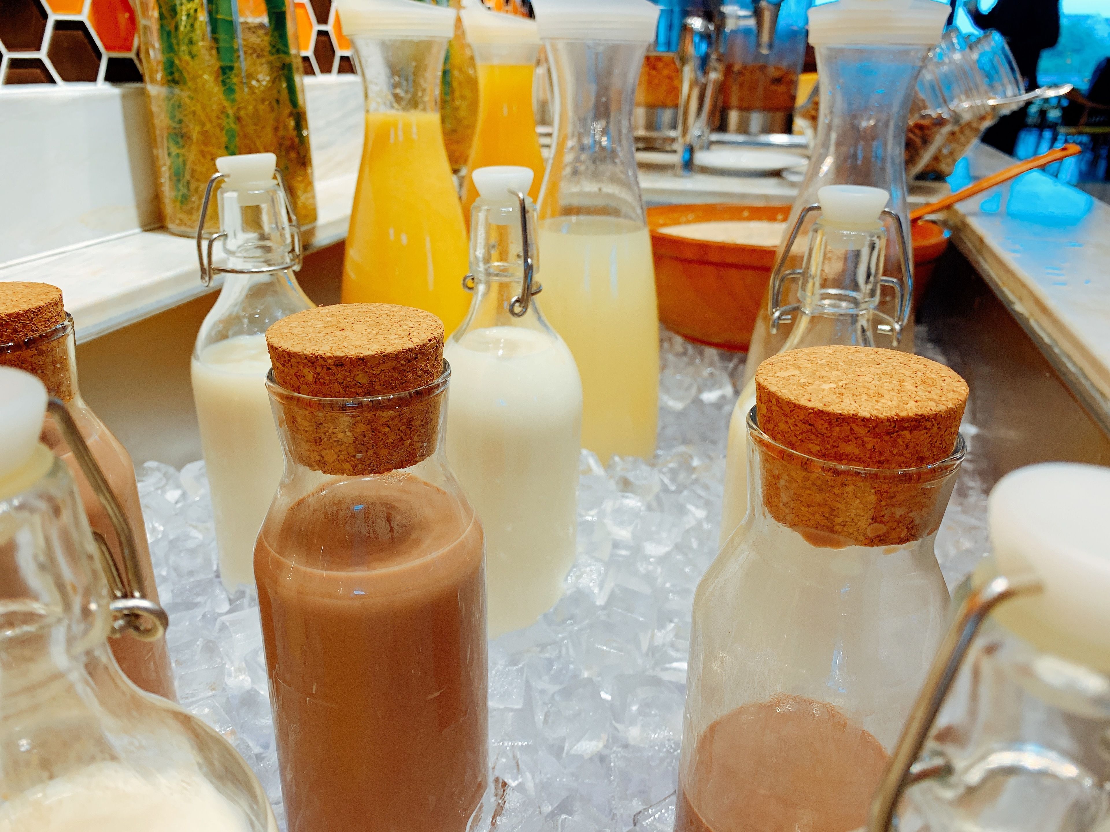 daily buffet breakfast (cny 118 per person)