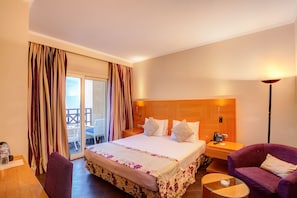 Premium bedding, in-room safe, desk, soundproofing - El Jabal Sokhna Hotel (Ataqah)