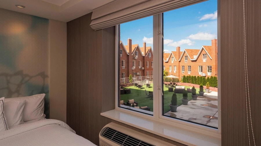 Courtyard by Marriott New York Queens/Fresh Meadows