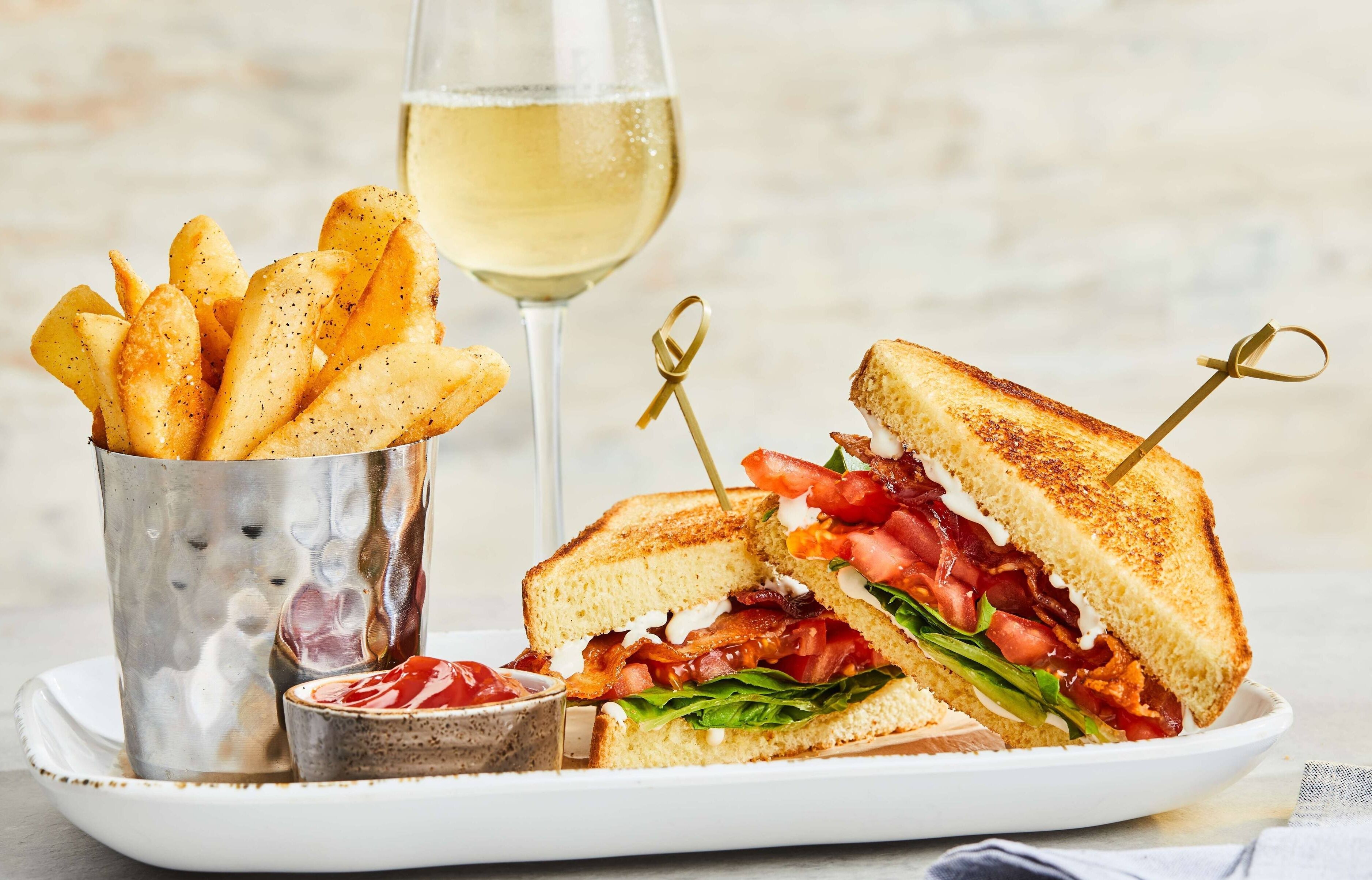 breakfast and dinner served, american cuisine