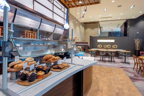 Courtyard by Marriott New York Queens/Fresh Meadows