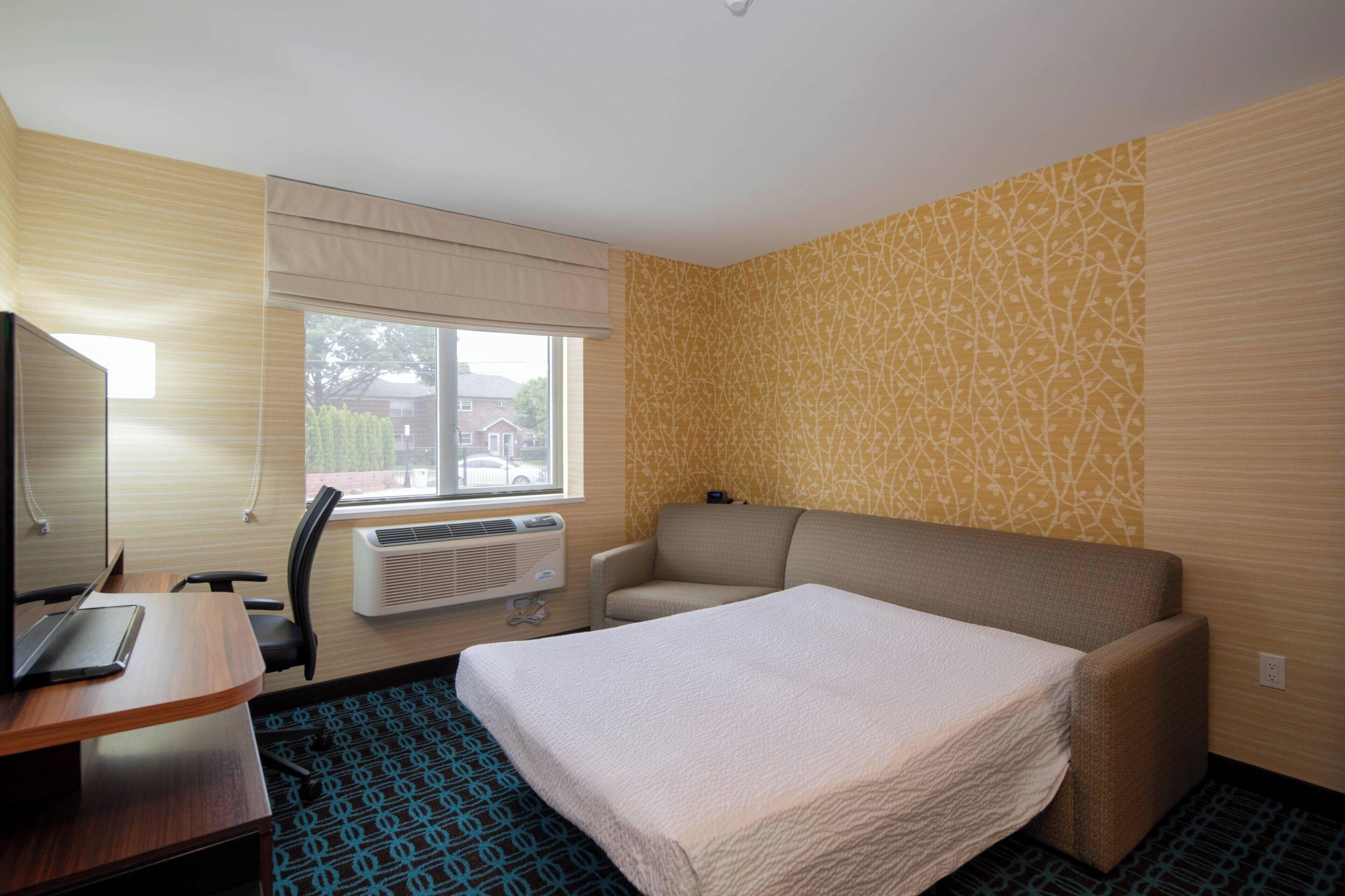 suite, 1 bedroom | premium bedding, desk, laptop workspace, soundproofing