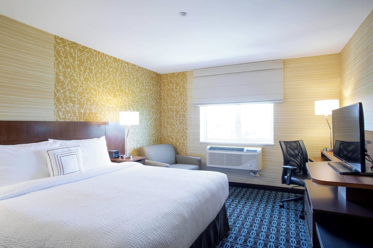 Studio, 1 King Bed with Sofa bed | Premium bedding, desk, laptop workspace, soundproofing