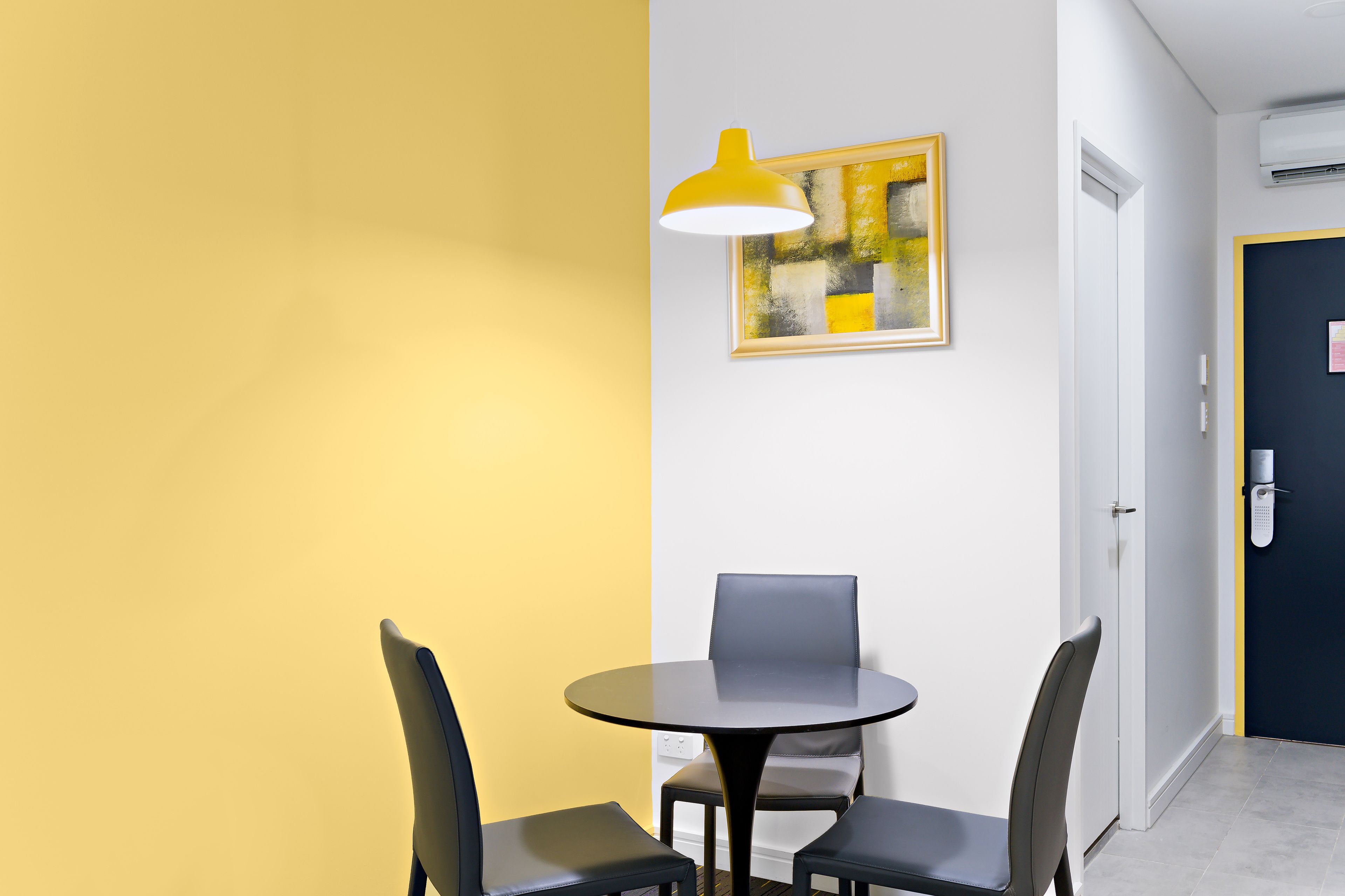 ValueSuites Green Square — image 13