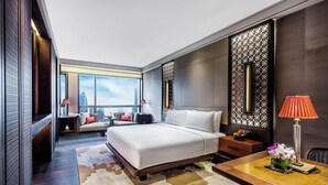 Premium bedding, down duvets, minibar, in-room safe - Regent Chongqing (Chongqing)