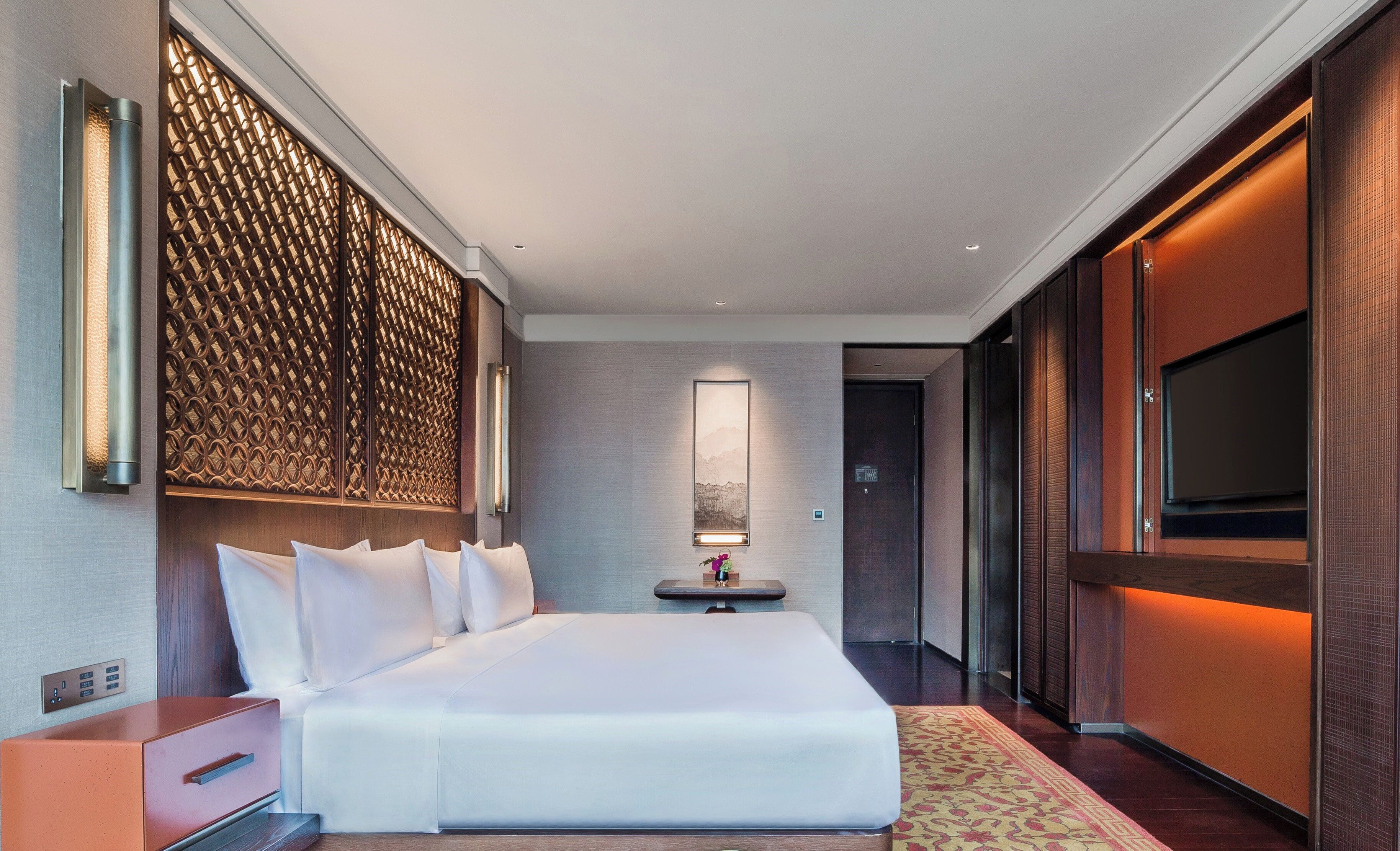 Habitación clásica, 1 cama de matrimonio grande (Low Floor) | Ropa de cama de alta calidad, edredones de plumas, minibar y caja fuerte