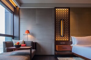 Kamer (Regent) | Luxe beddengoed, donsdekens, een minibar, een kluis op de kamer