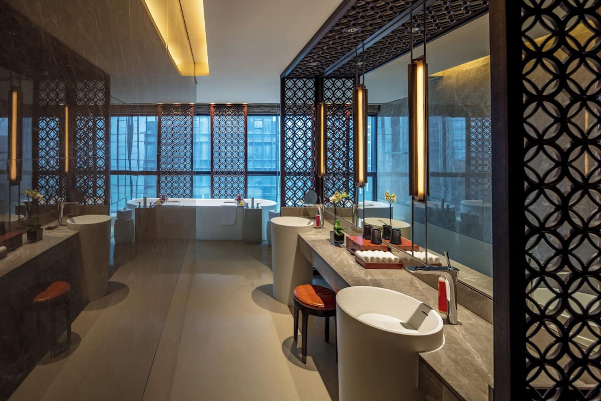 1 bedroom, premium bedding, down duvets, minibar